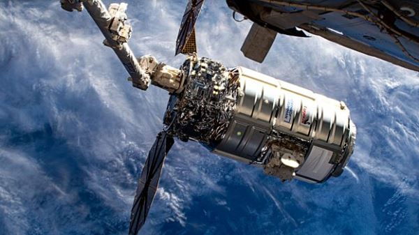 NASA показало последние фото космического грузовика Cygnus перед его уничтожением